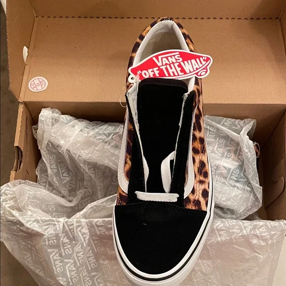 Vans Leopard Print Old Skool Shoes - Picture 5 of 7